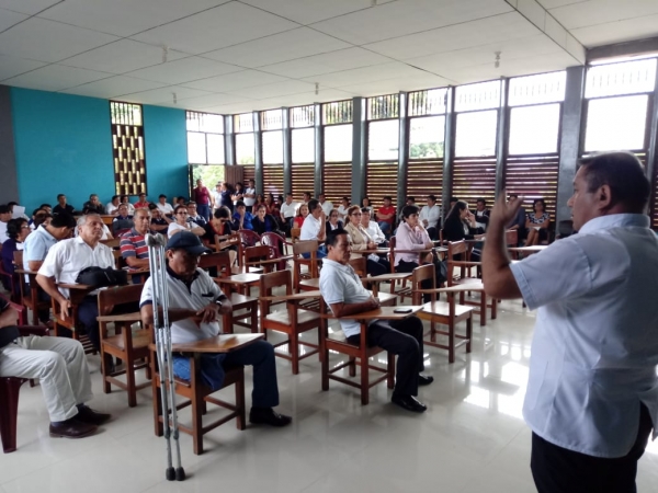 DIRECTOR DE LA OGESS BM DR FELIPE VELA SE REÚNE CON TRABAJADORES ADMINISTRATIVOS QUE ACATAN PARO DE BRAZOS CAÍDOS